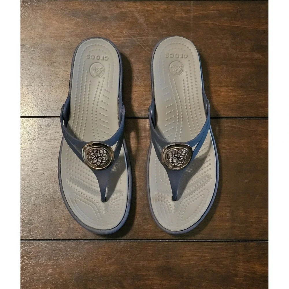 Crocs Sanrah Sandals Size 10 Thong Gold Medallion Ring Wedge Flip Flop Navy